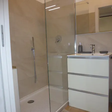 Elegant And Modern Two-room With Equipped Kitchen מילאנו
