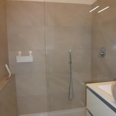 דירה Elegant And Modern Two-room With Equipped Kitchen