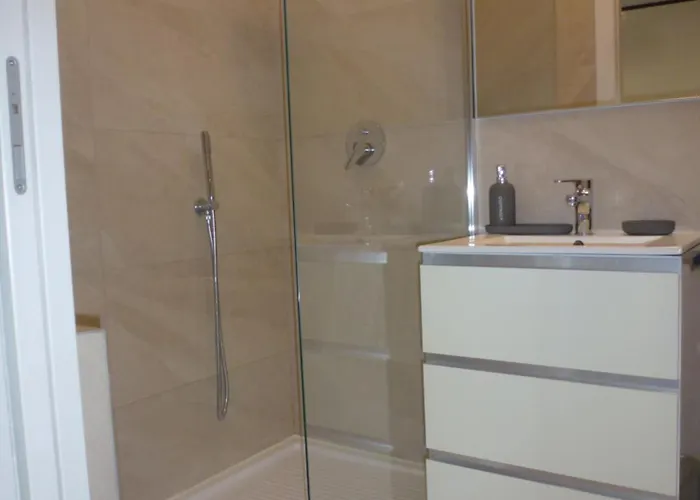 Elegant And Modern Two-room With Equipped Kitchen Milão